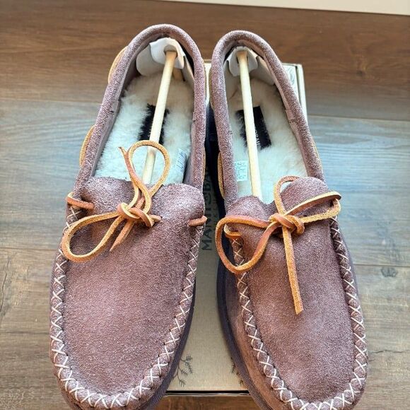 Manitobah Mulkluk Men\'s Cabin Loafer -- New with Box